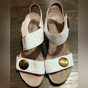 Taos White Wedge Sandal Size 39